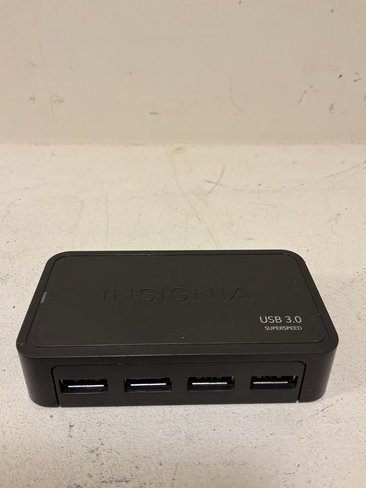 Insignia 4-Port Powered USB 3.0 Hub Black