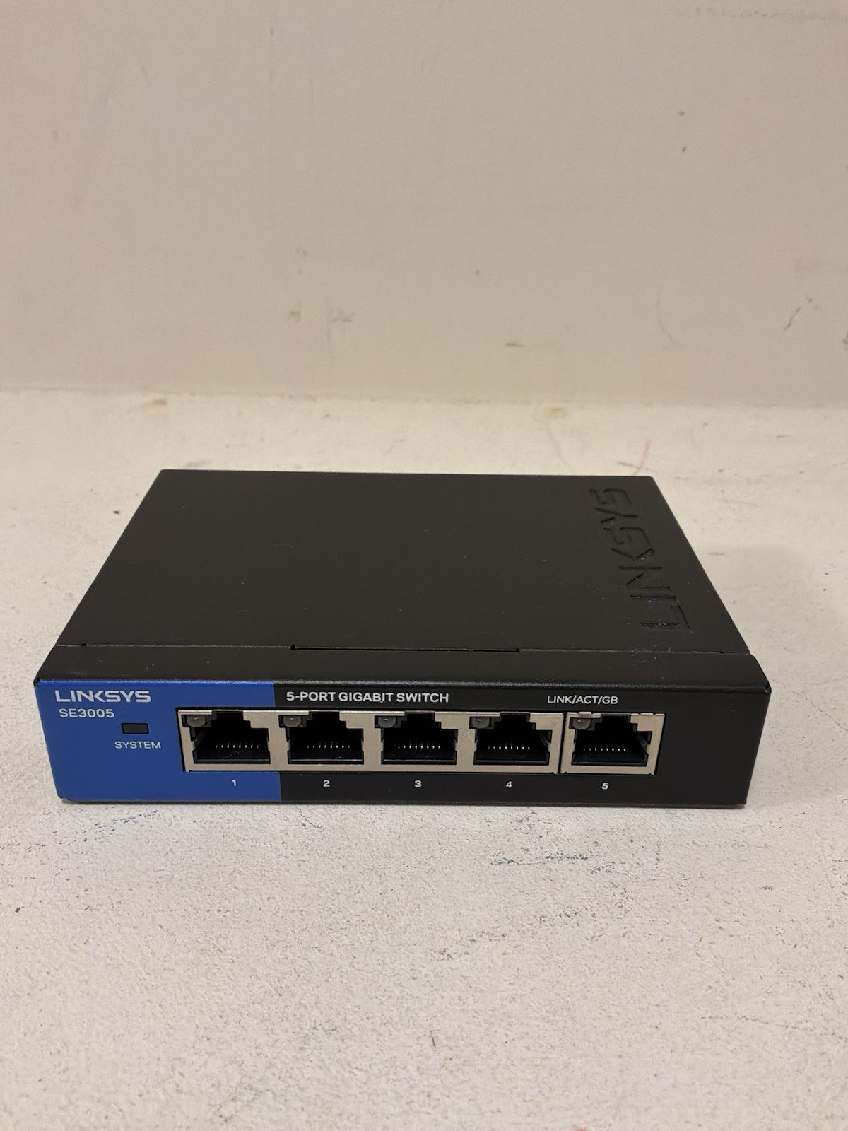 Linksys SE3005V2 5-Port Gigabit Ethernet Switch Black Blue — actual PRF item photo 1 of 2