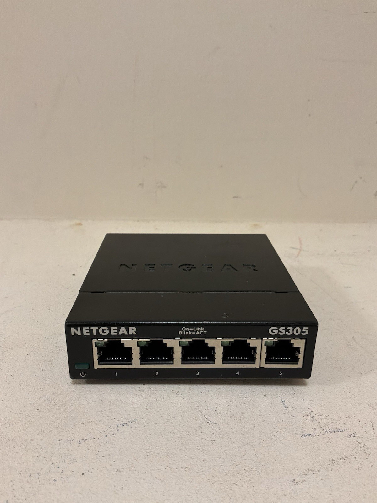 NETGEAR GS305v3 5-Port Gigabit Ethernet Unmanaged Switch — actual PRF item photo 1 of 2