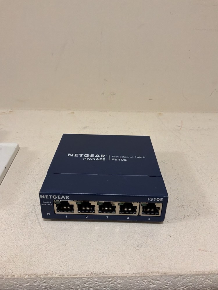 NETGEAR ProSAFE FS105 v3 5-Port 10/100 Fast Ethernet Switch — actual PRF item photo 1 of 1