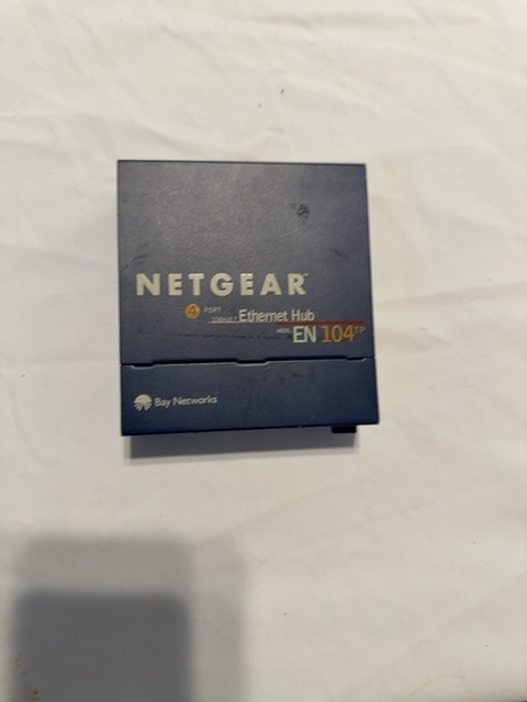 NETGEAR EN104 4-Port 10BASE-T Ethernet Hub — actual PRF item photo 1 of 1