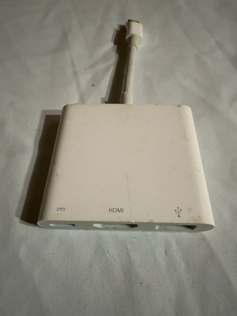 Apple USB-C Digital AV Multiport Adapter A1621 EMC 2877 Tested Used — actual PRF item photo 2 of 3