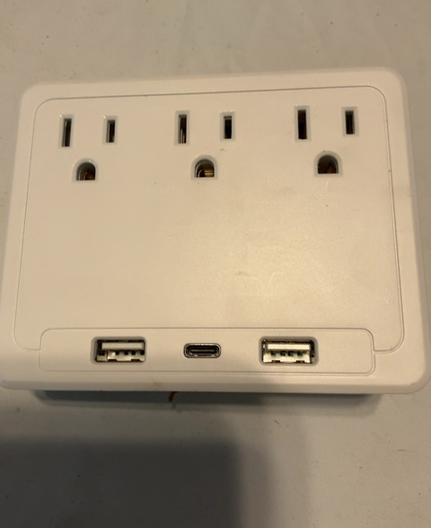 Insignia NS-SP1A1C26 Surge Protector — actual PRF item photo 2 of 9