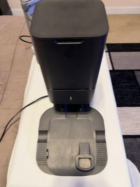 iRobot Roomba Clean Base Automatic Dirt Disposal ADE-N1