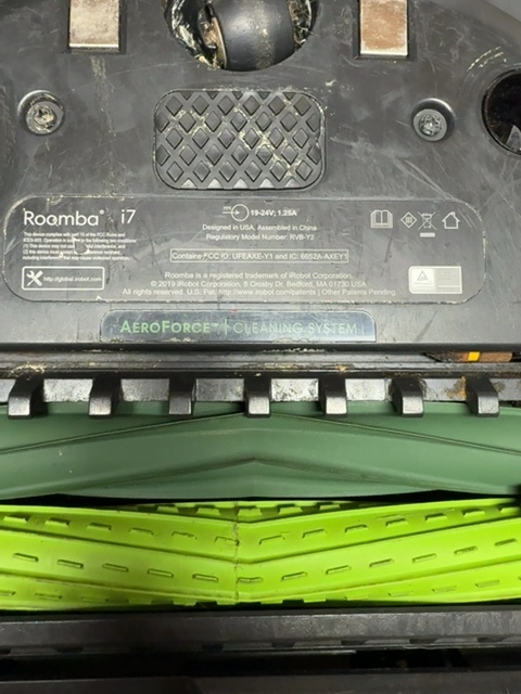 iRobot i7 Roomba Untested — actual PRF item photo 3 of 3