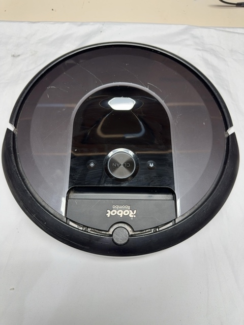 iRobot i7 Roomba Untested