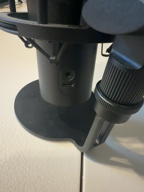 HyperX QDC002 QuadCast 2 USB Microphone Open Box — actual PRF item photo 2 of 4
