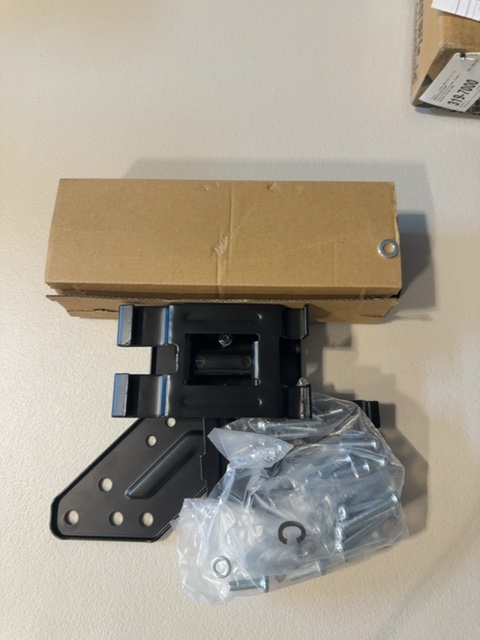 Best Buy essentials BE-MSTILT Small Tilt Mount for TVs DE-40 Open Box Open Box