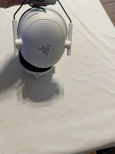 Razer BlackShark V2 Pro (2020) White - Working - Missing Dongle & Mic — actual PRF item photo 2 of 2
