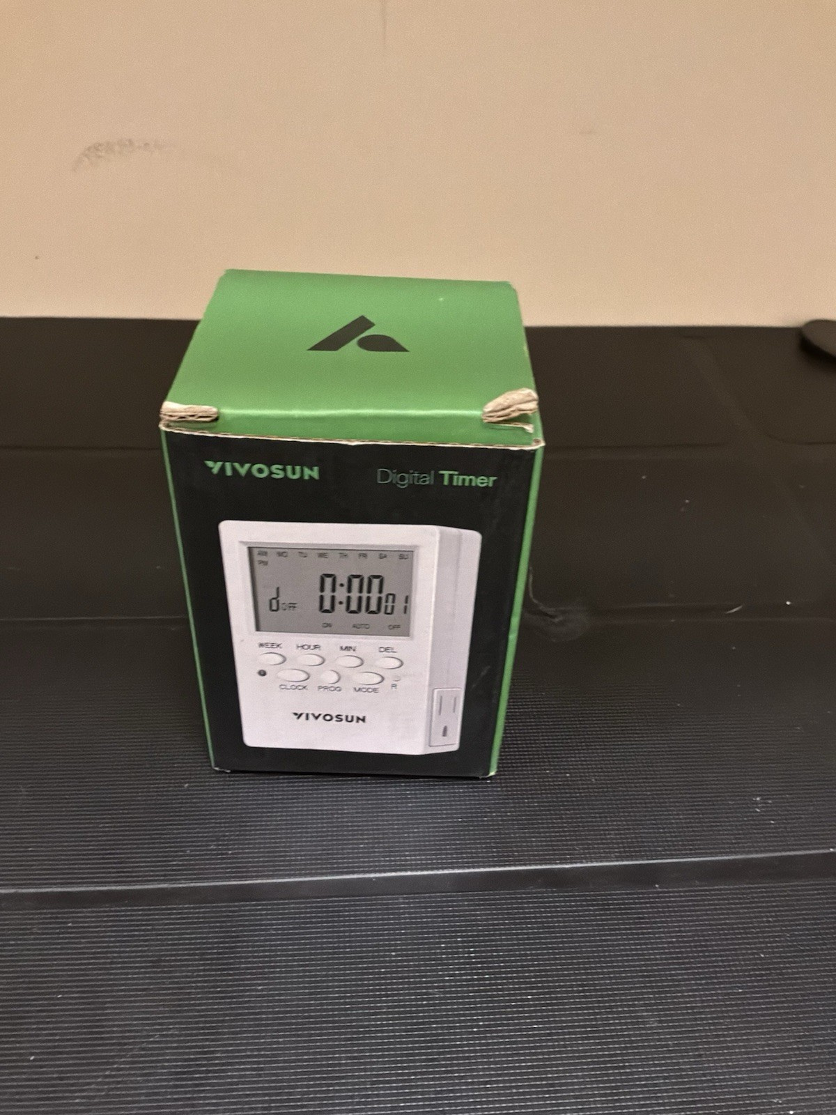 VIVOSUN Digital Timer Programmable Grow Light Outlet Timer — actual PRF item photo 3 of 5
