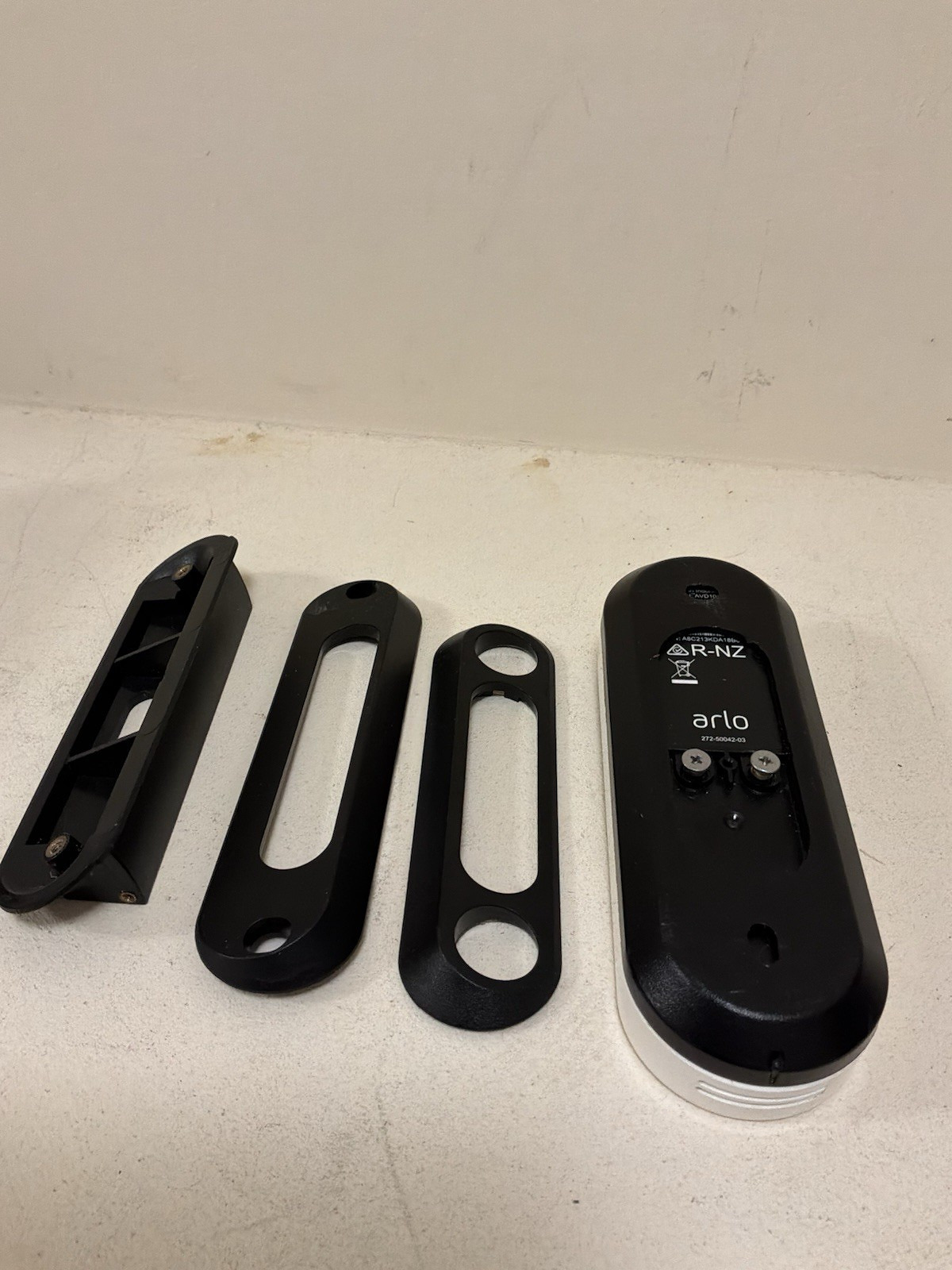 Arlo Essential Wired Video Doorbell AVD1001 White w/ 3 Mounting Wedges — actual PRF item photo 2 of 5