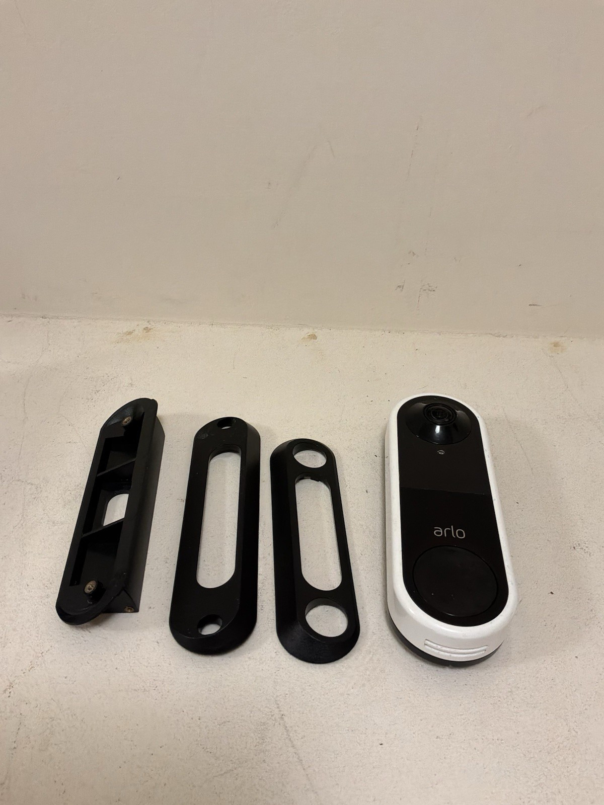 Arlo Essential Wired Video Doorbell AVD1001 White w/ 3 Mounting Wedges — actual PRF item photo 1 of 5