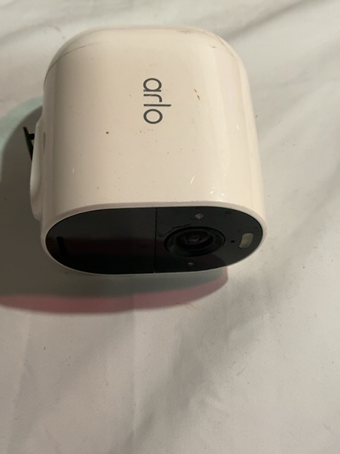 Arlo Essential Wire-Free Outdoor Security Camera Spotlight White Camera Only — actual PRF item photo 2 of 4